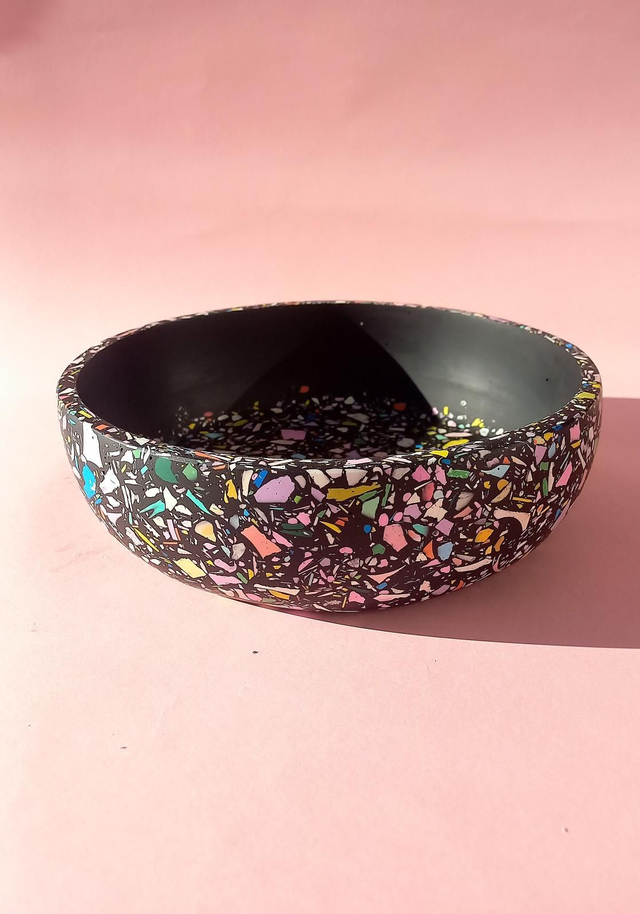 Czarna miska terrazzo do kuchni na owoce lub dekoracyjna