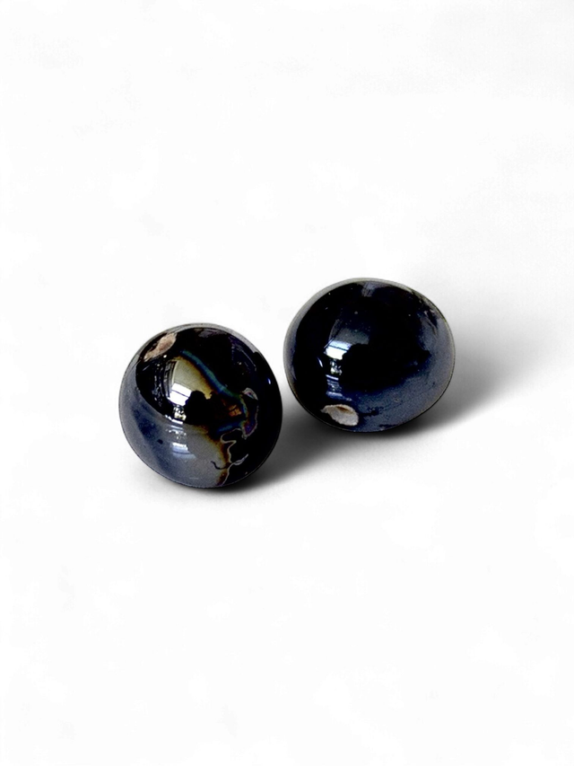 Perle de faïence noire nacrée, semi-ronde, 0,8-0,9 mm x 1 pc
