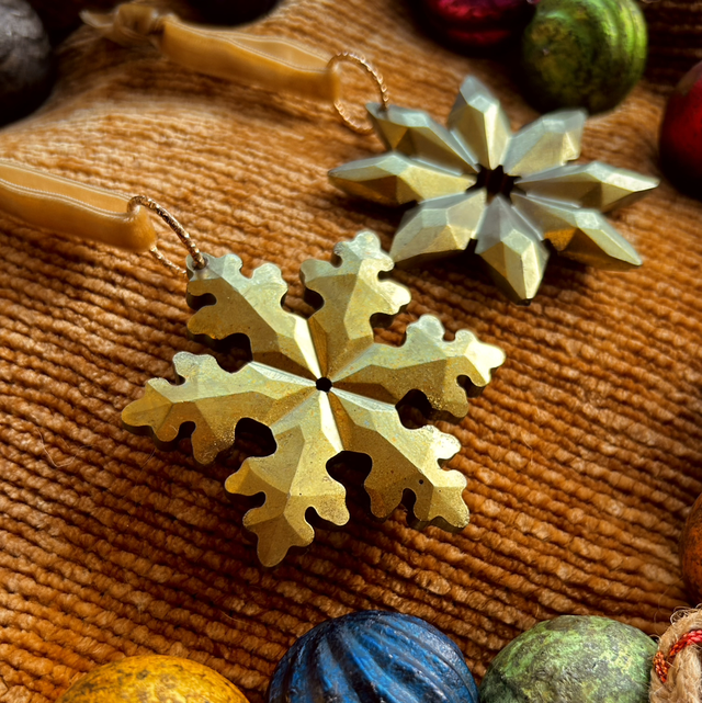 Snowflake Decorations Medium (Pack of 2) - Old Gold