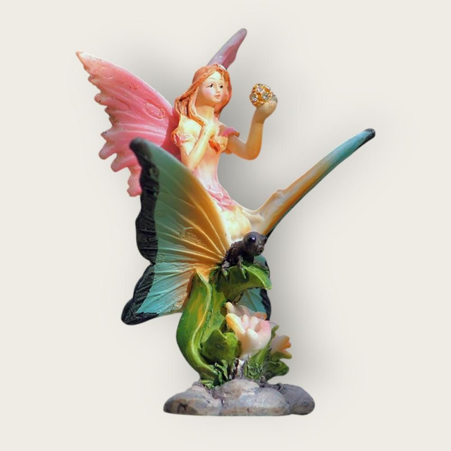 Fée rose sur papillon géant