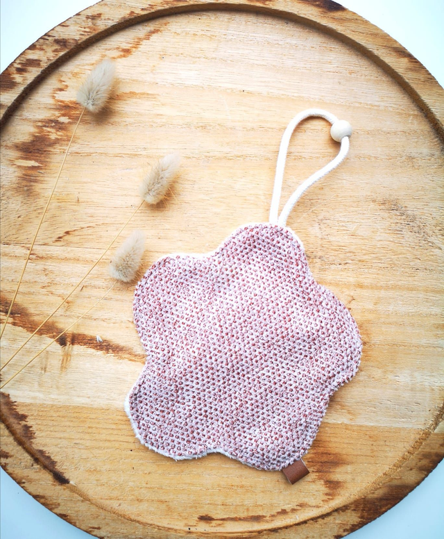 Attache tétine Fleur ROSE