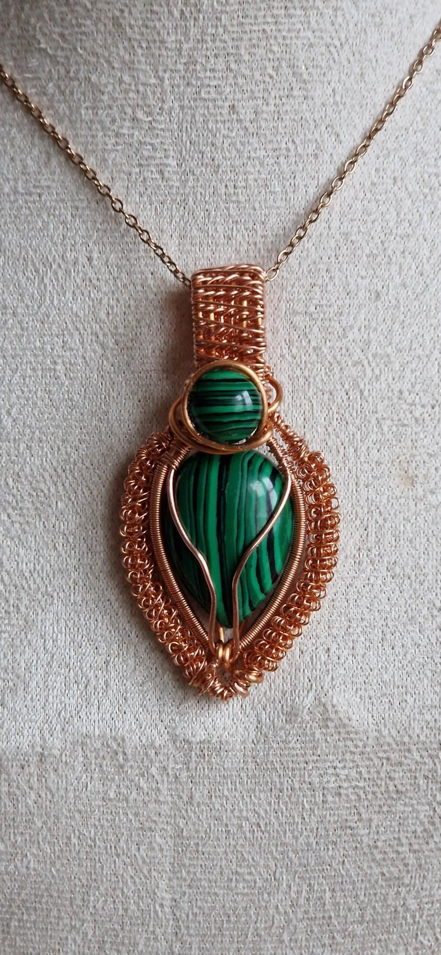 Eingewebter Malachit in Kupfer