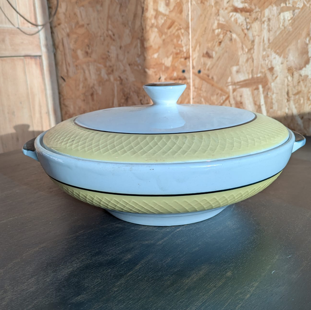 4. Soupière jaune et blanche