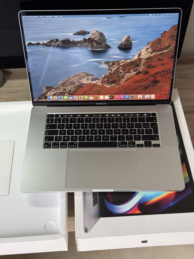 Macbook Pro + Logiciels 16&#039;&#039; i9 64 Go 1T 8 coeurs 2019 AMD 8Go