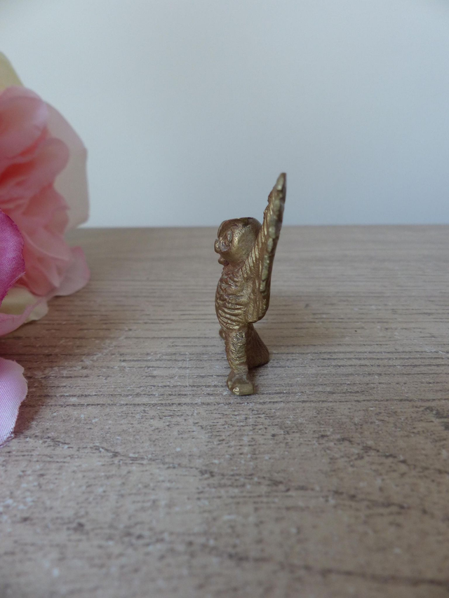 Figurine Miniature Hibou en Laiton Vintage – Statuette Hibou Ailes Déployées – Oiseau en Colère Décoratif – Collection Animaux en Laiton