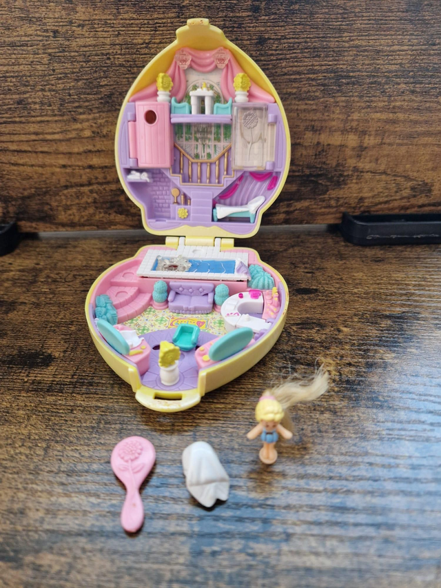 Polly Stylin Hair Salon 