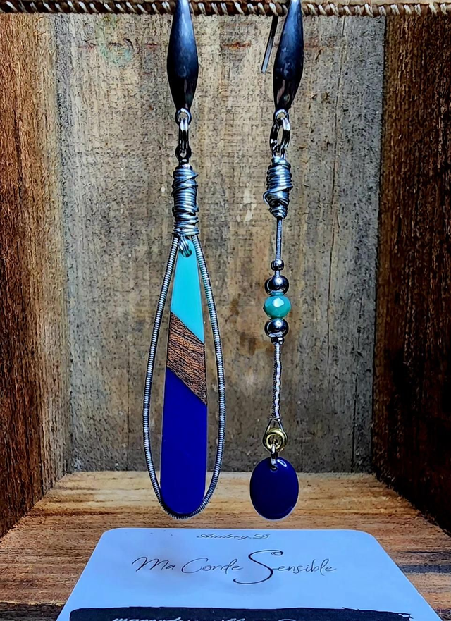 Boucles d'oreilles corde de guitare surcyclée 