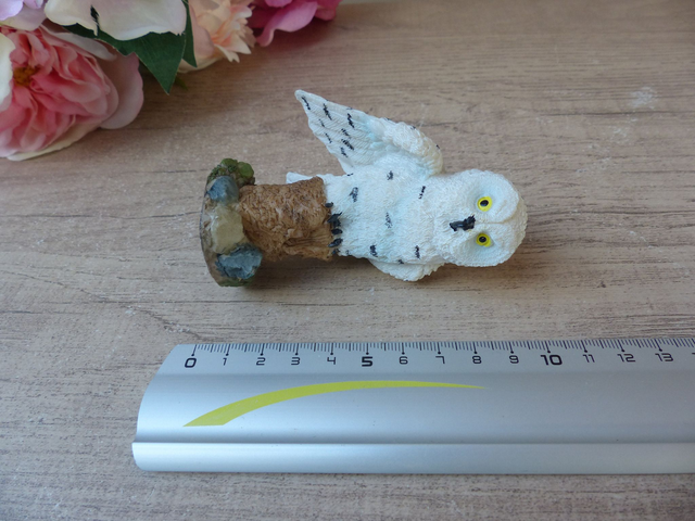 Sculpture Miniature Chouette des Neiges en Résine – Figurine Décorative Blanche Harfang - Statuette Chouette Blanche de Collection en Résine