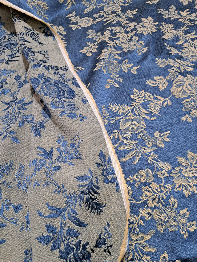 Tessuto siciliano damascato, double face, altezza 2,80 m