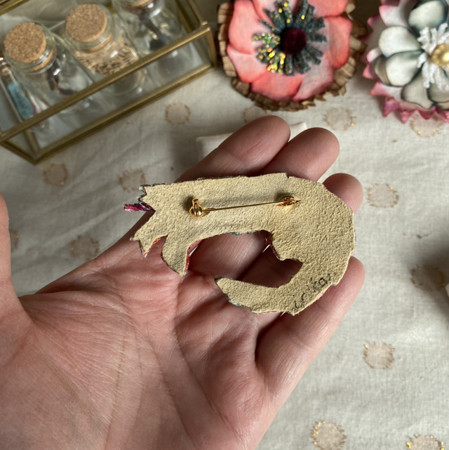 Broche crevette rose