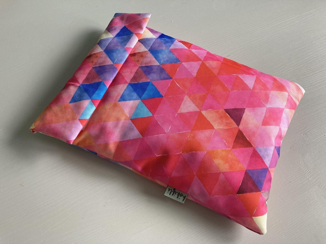 Vízhatlan tablet- vagy könyvtok, rózsaszín minta