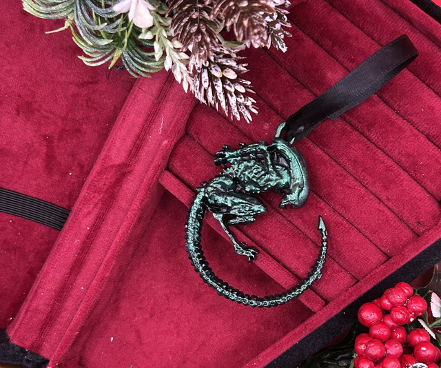Xenomorph decoration: Christmas hanging charm, festive goth decor