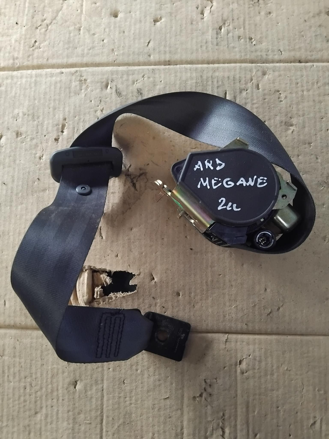 Ceinture arrière droite 