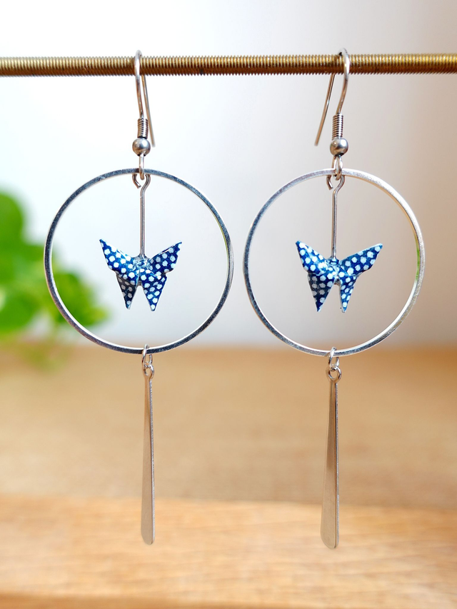 Origami Papillon / INOX / Papier japonais washi / Bleu à pois blancs, Argent / Créoles, anneaux / Bijou japonais origami / Boucles d'oreilles /