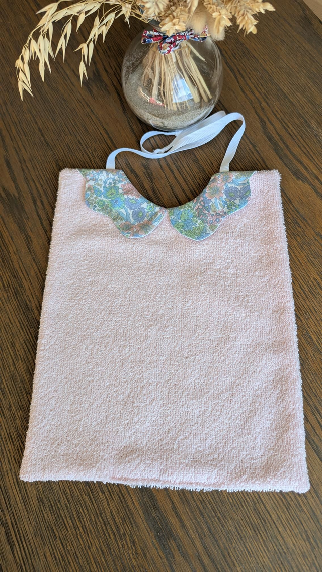 Grand bavoir avec col 