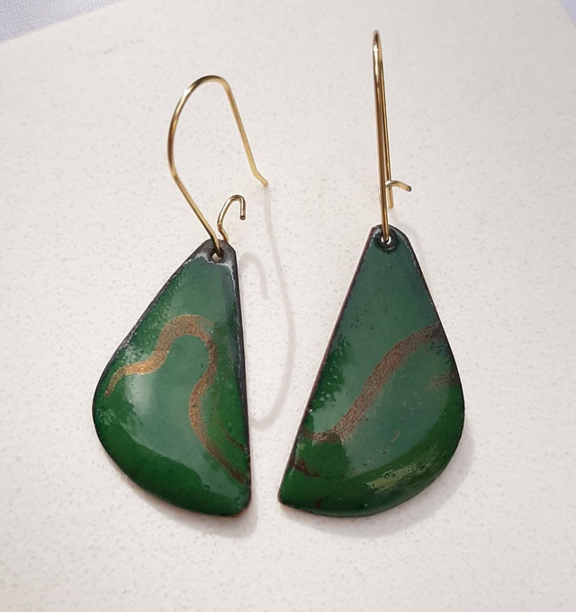 Boucles d'oreilles demi Gingko vertes et dorées