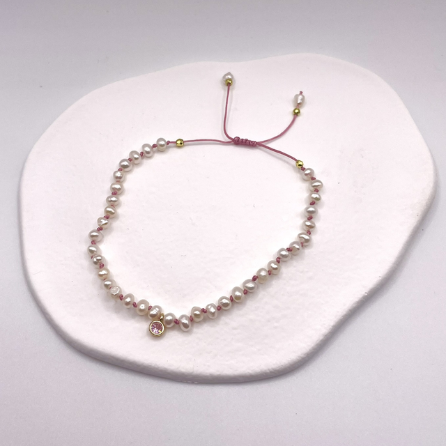 PEARLS TIED ROSE - geknüpftes Süßwasserperlen Armband 