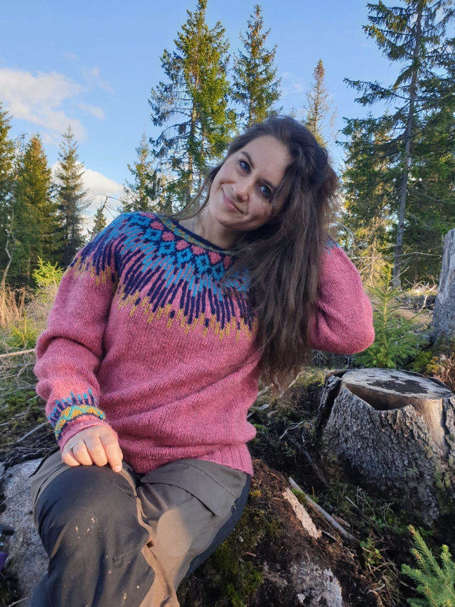 Hopi Sweater Kit - Col 19 (Coral Vidde) - Wool & Pattern - Linka Neumann