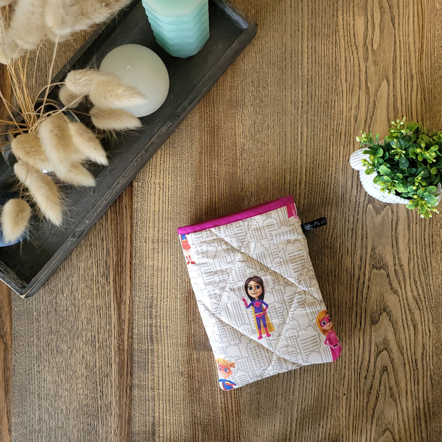 Pochette pour livre Poche : Superhéroines