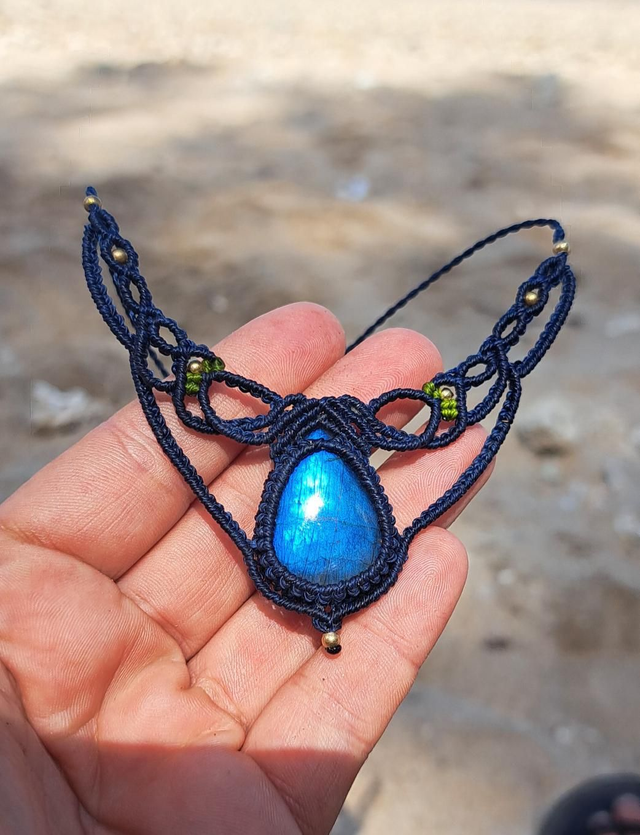 Collier micro-macramé Labradorite bleue