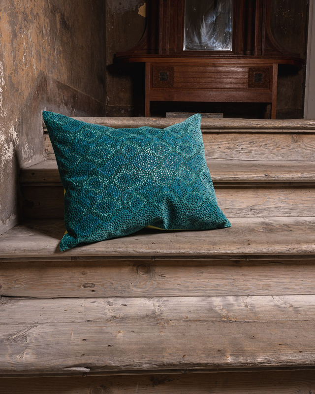 Beacon Hill design luxury decorative double face cover cushion copricuscino raso blue snake turquoise home decoration