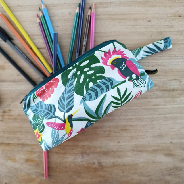 Trousse imperméable Crayons exotique 