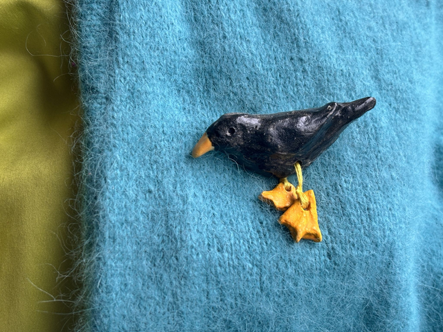 Dancing Blackbird Brooch - short legs 