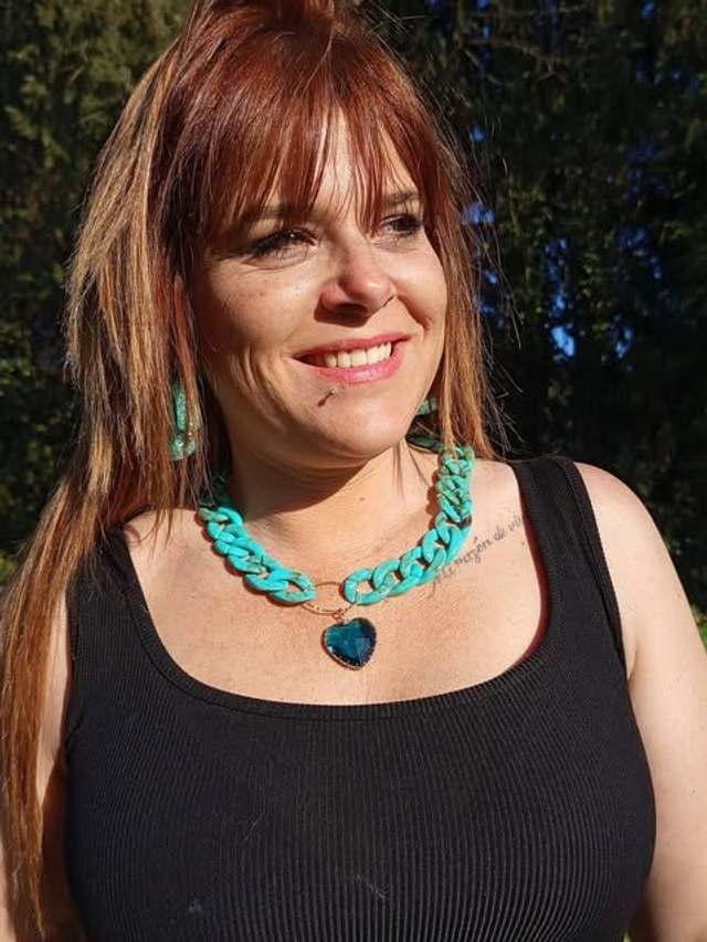 Collier en grosses mailles en acrylique Firoza coeur bleu