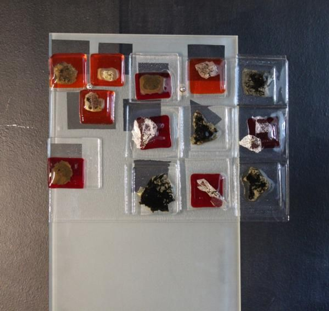 12 Glasobjekt "geo" . 38 x 93 cm