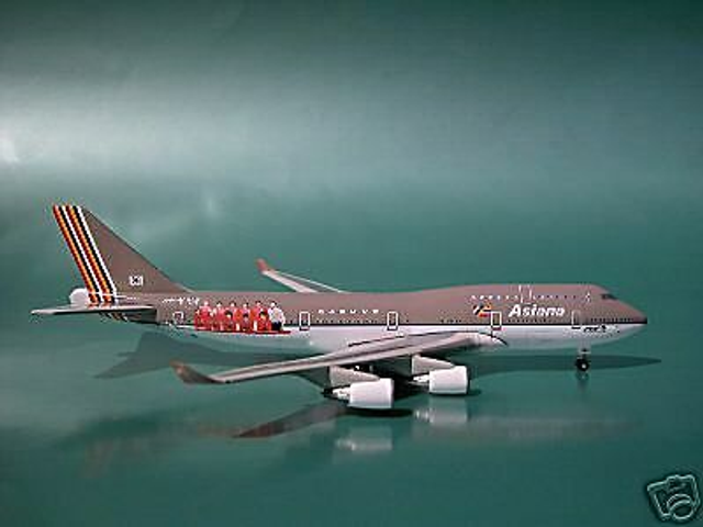 Asiana Airways B747-400 (HL7423) &quot;Football 2006&quot;, 1:400 Phoeniy