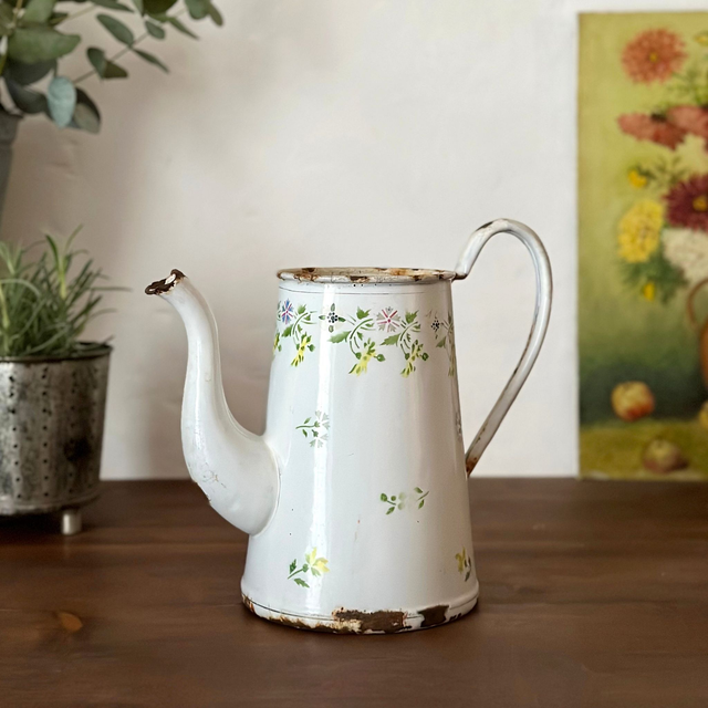 la théière émaillée fleurie