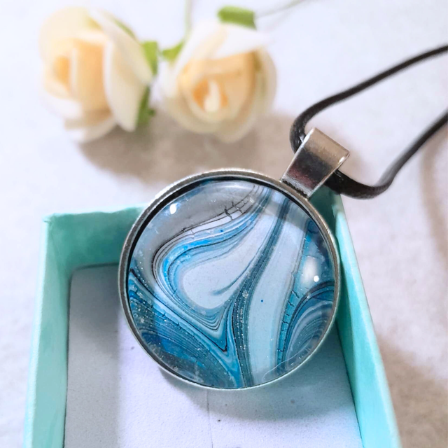 SERENITE BLEUE - Collier - Cordon noir