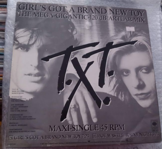 T.X.T. – Girl's Got A Brand New Toy (The Mega-Gigantic-120 dB Artlab-Mix)