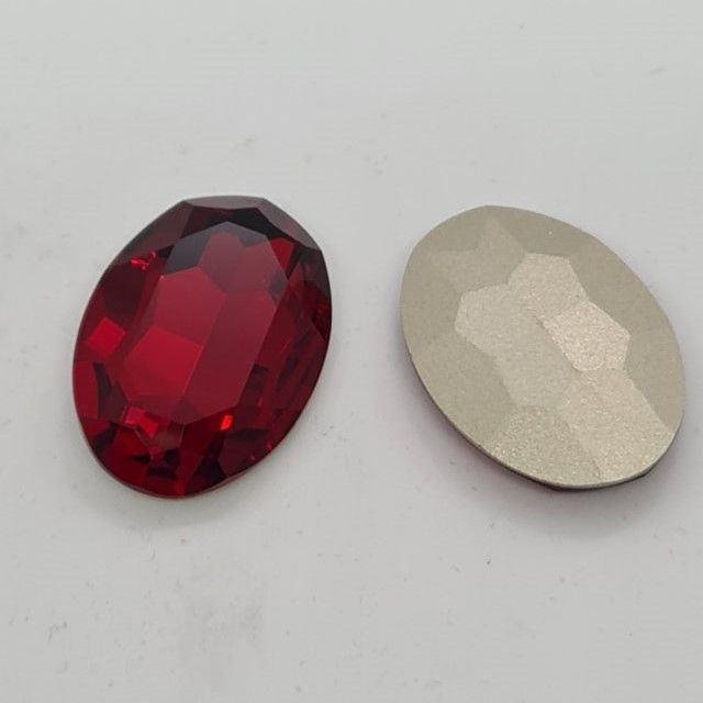 Fancy Oval K9, Light Siam Red, 30x20mm