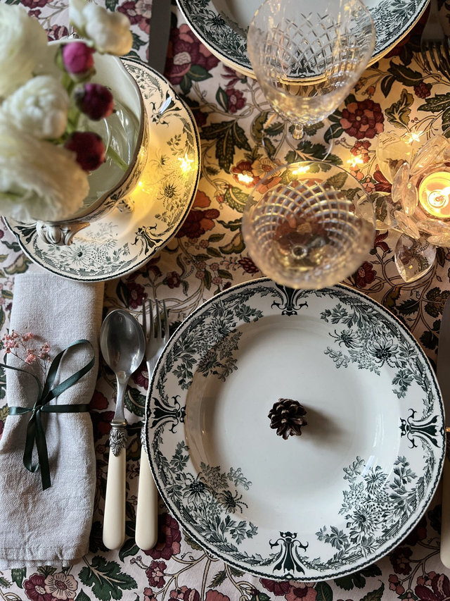 MOLIERE - Suite de 6 assiettes creuses signées Sarreguemines - Terre de Fer