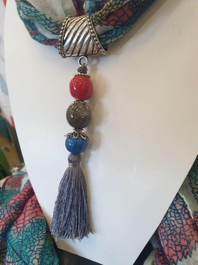 Bijou de foulard et son foulard