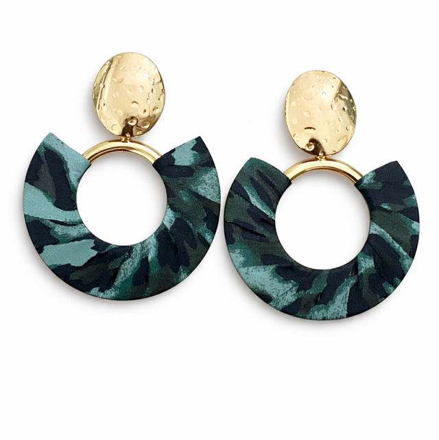 Pendientes acero dorado animal print verde 