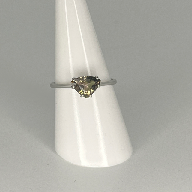 14ct White Gold Zultanite Ring - Size P