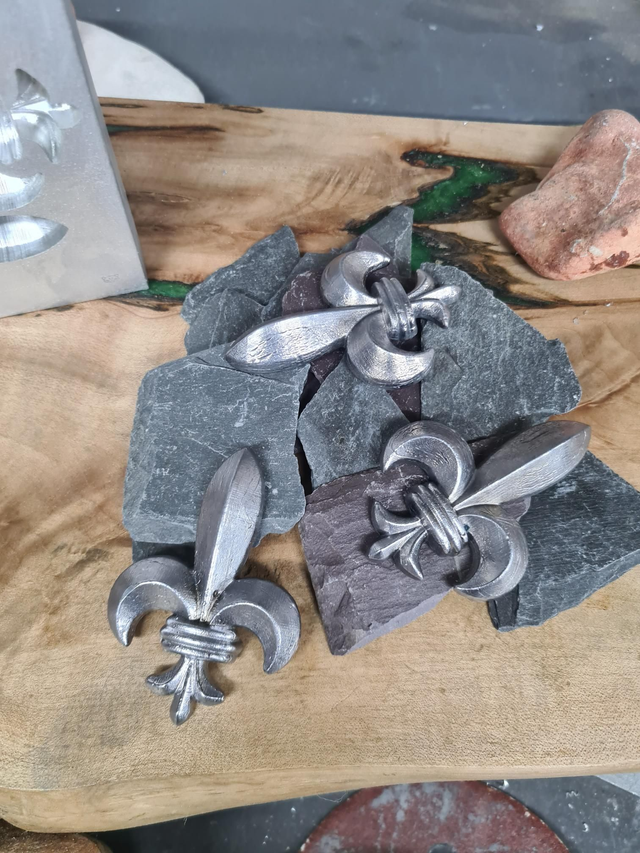 Fleur-De-Lis Classic Decorative Casting 