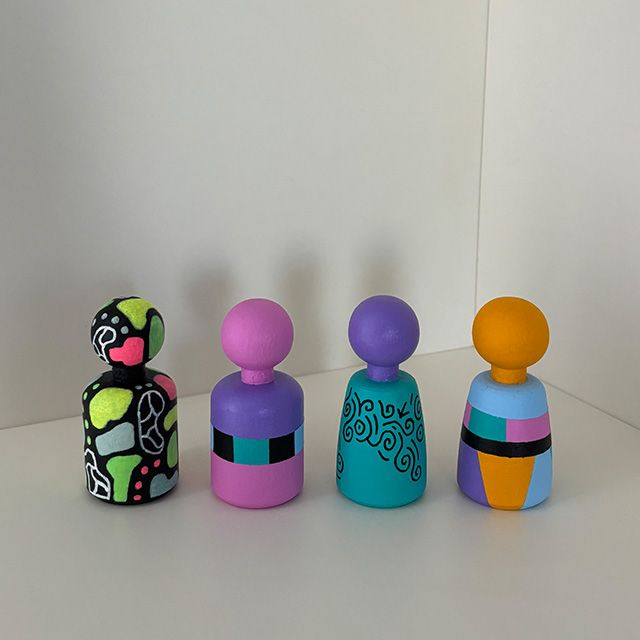 Mini poupée en bois