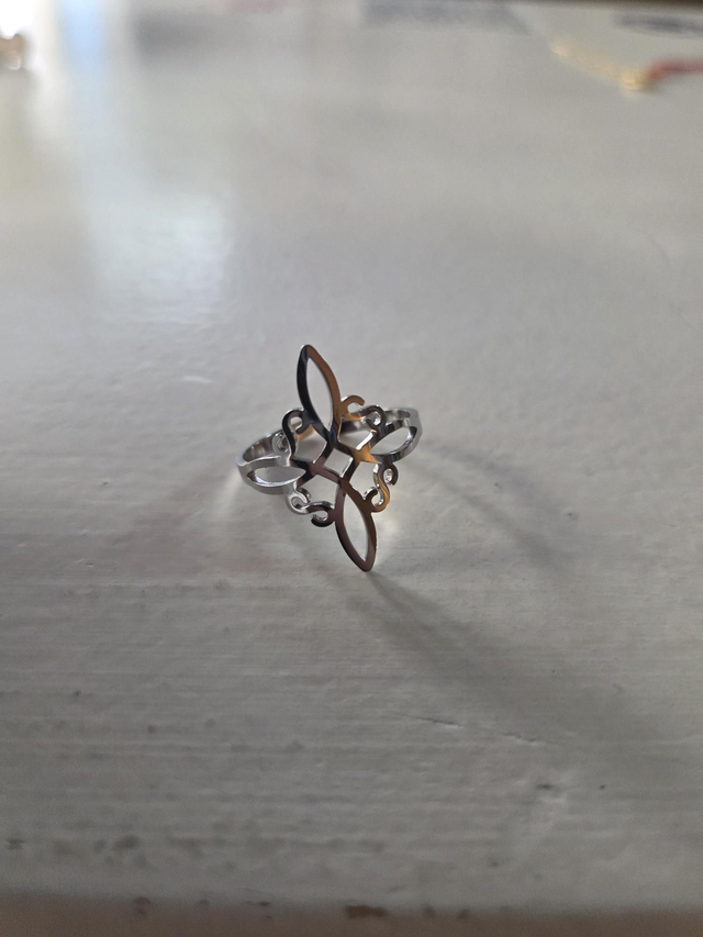 Anillo Nudo de Bruja ajustable