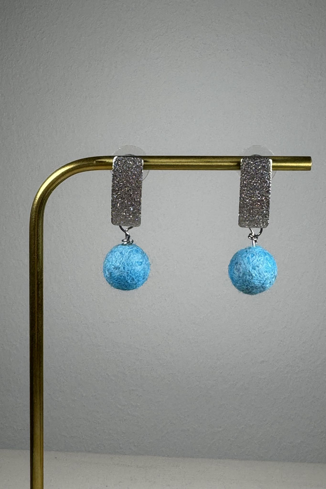 Eislicht - Filzohrringe in Blautürkis