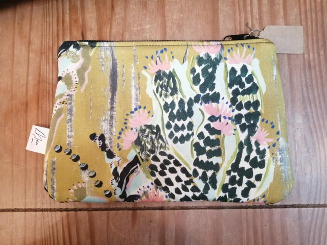 Pochette moutarde fleurie