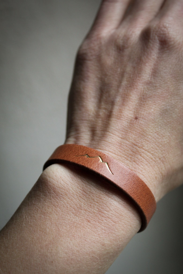 &quot;ORION&quot; doré - bracelet en cuir minimaliste en cuir tannage végétal - couleur cognac