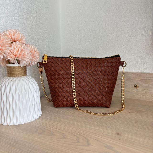 Bolso bandolera artesanal de cuero vegano trenzado – Elegancia y sostenibilidad en un solo accesorio