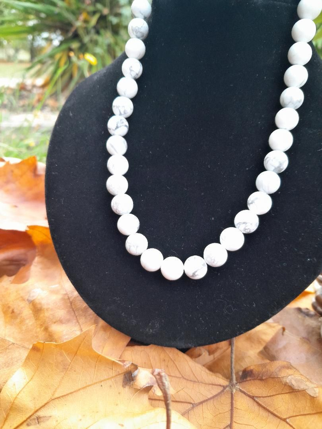 Collier Howlite
