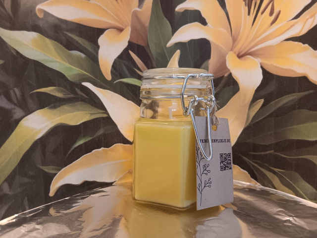 Geurkaars 'Geel' met blend van de etherische oliën : mandarijn, ylang ylang, vanille en kruidnagel