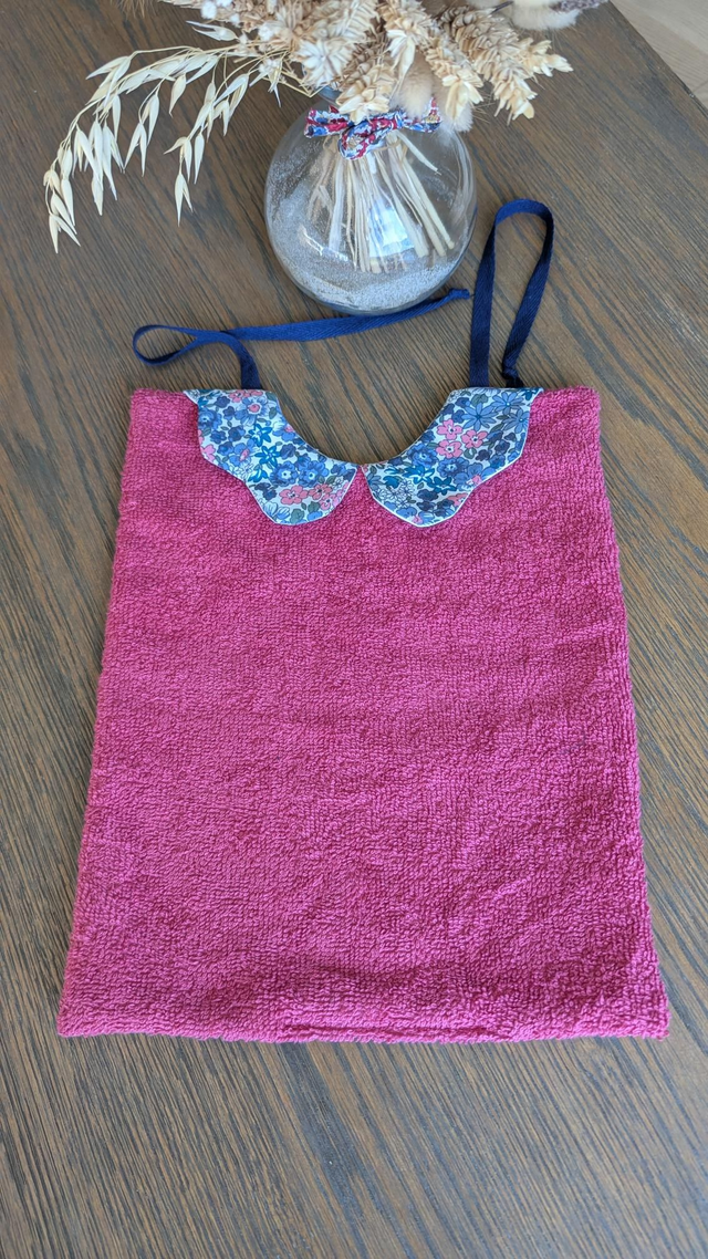 Grand bavoir avec col 