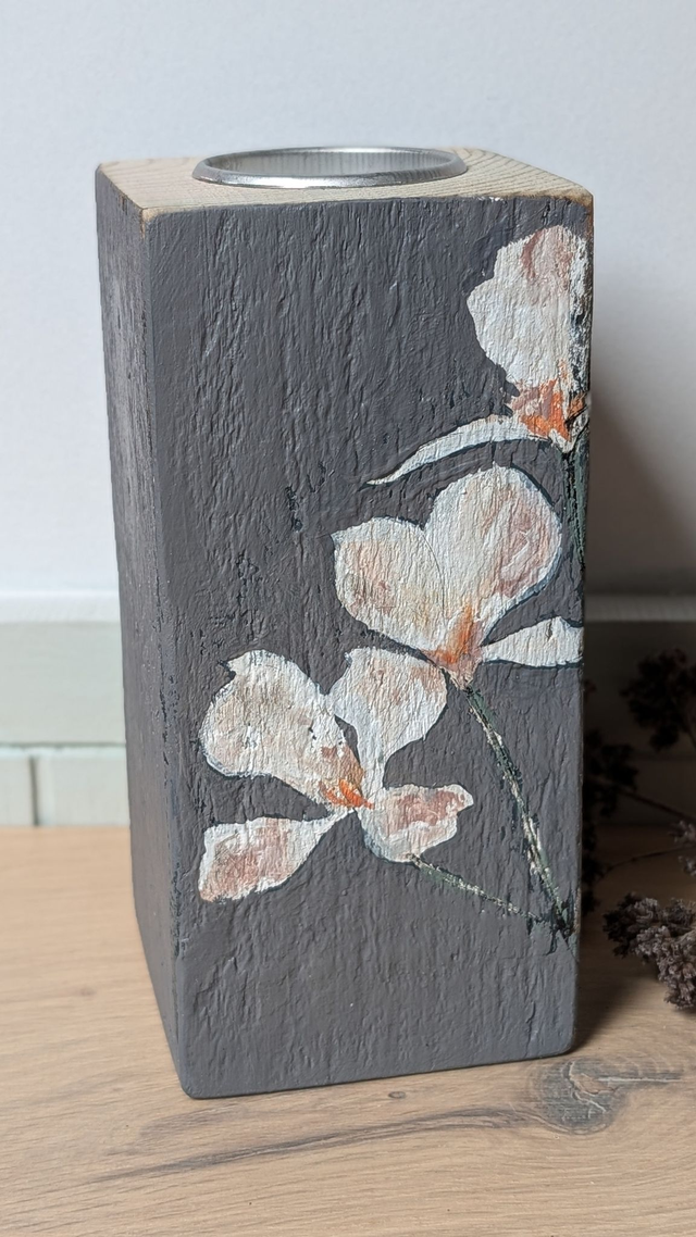 Flowers white on grey - Tealight Holder Reclaimed Wood