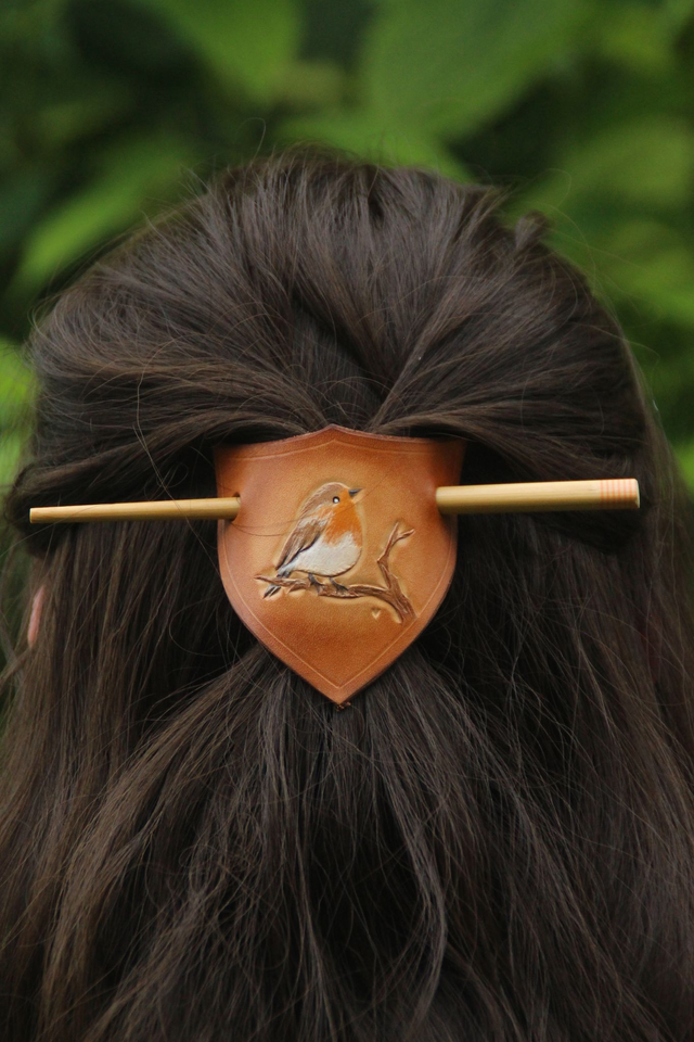 Pic à cheveux rouge-gorge